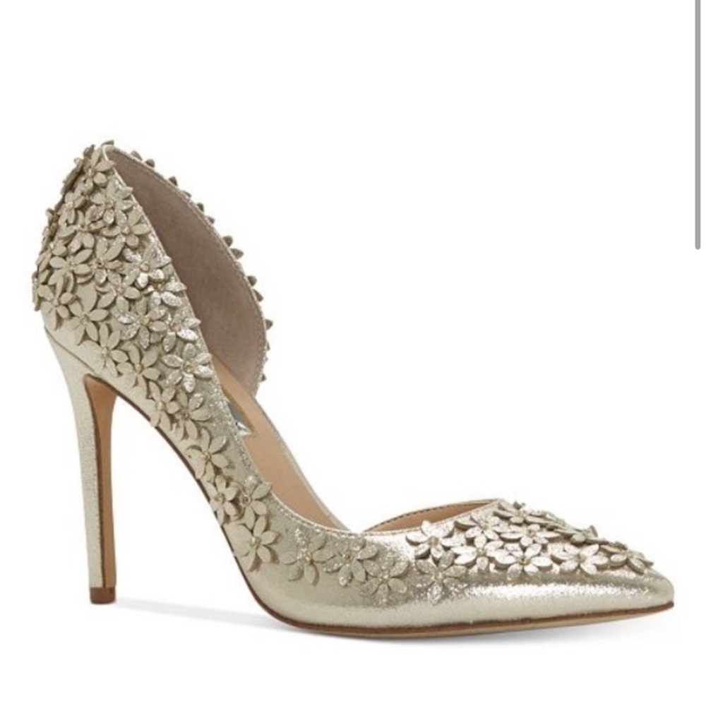 Inc. | Women's Karlay Pearl Gold | Size: US 7 | Metallic Gold Pumps with Flowers